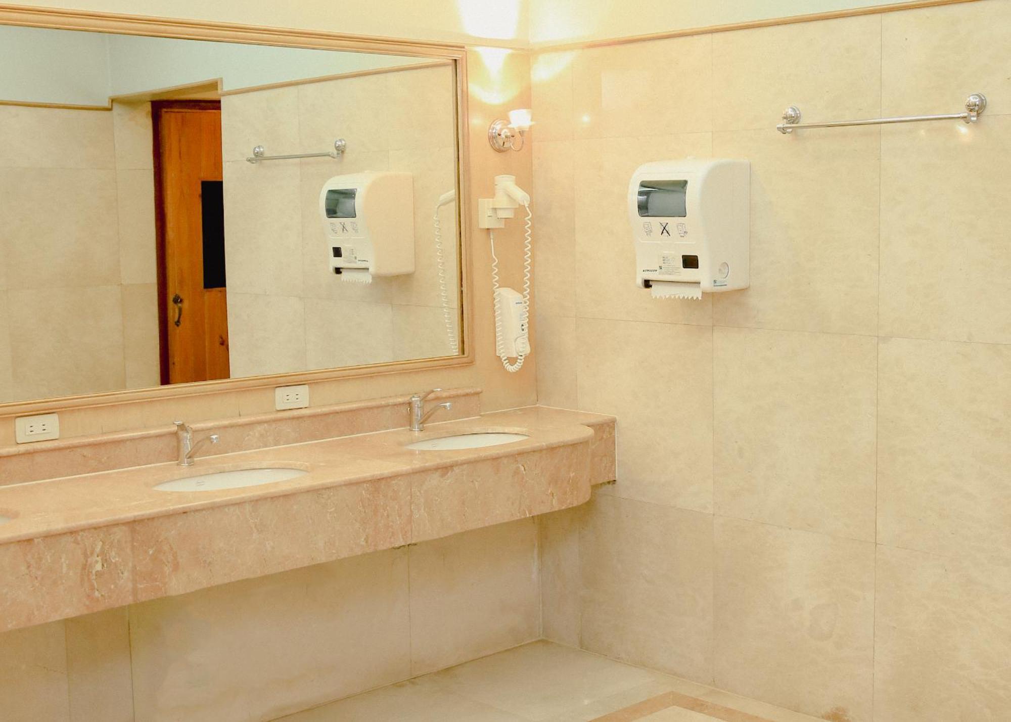 Richmonde Ortigas, Manila 4*