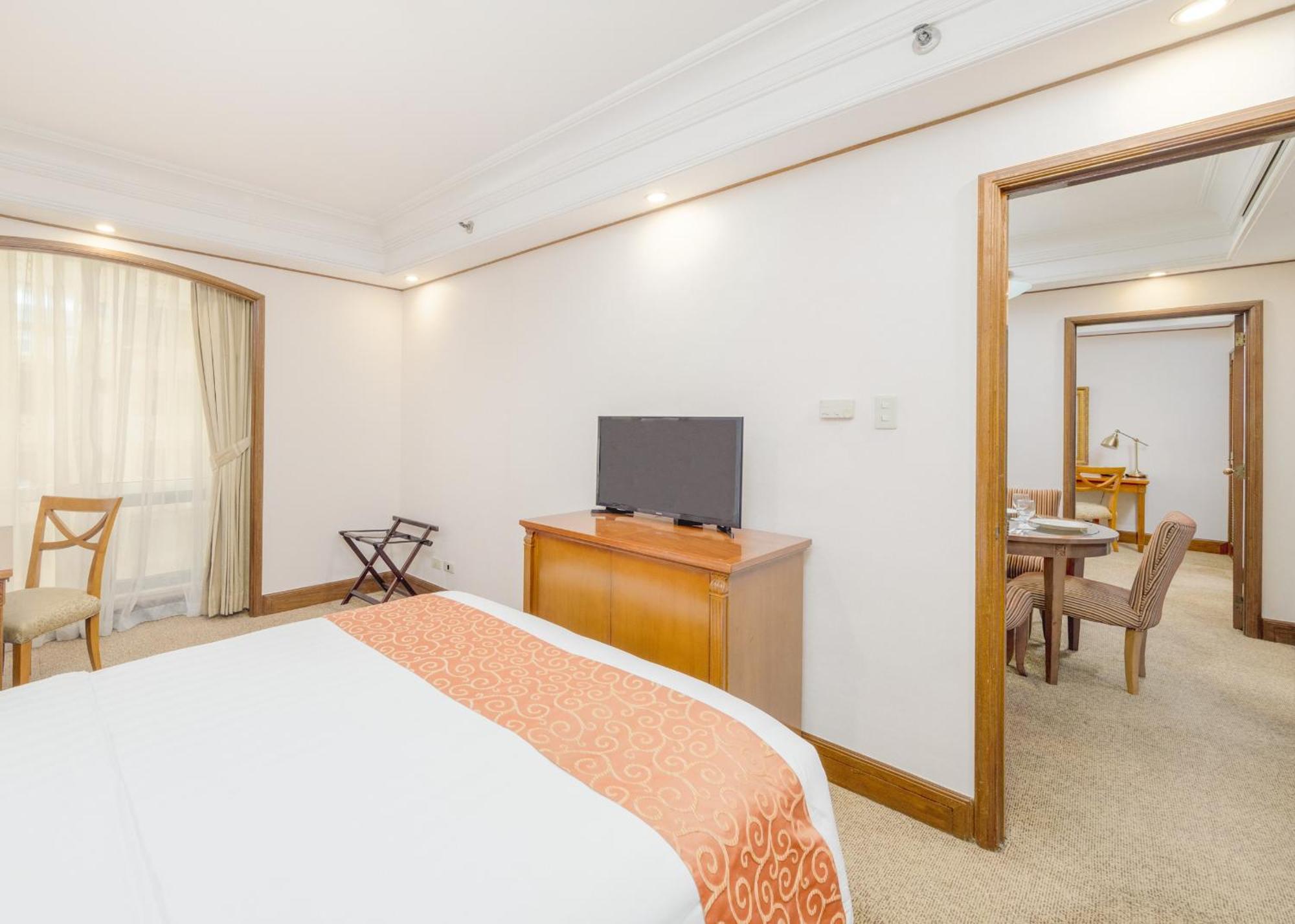 Richmonde Ortigas, Manila